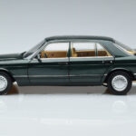 Mercedes 560 SEL W126 Donkergroen Metallic Norev 1:18 - image 4 of 7