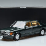 Mercedes 560 SEL W126 Donkergroen Metallic Norev 1:18 - image 7 of 7