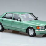 Mercedes 560 SEL W126 Lichtgroen Norev 1:18 - image 5 of 7