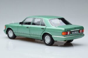 Mercedes 560 SEL W126 Lichtgroen Norev 1:18 183469 Metaal — afbeelding 6 van 7