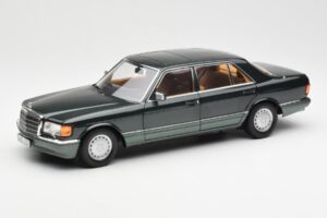 Mercedes 560 SEL W126 Night Groen Metallic Dealer Edition Norev 1:18 B66040626