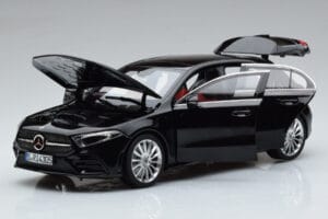 Mercedes A-Class W177 AMG Line Norev 1:18 183861 Metaal — afbeelding 2 van 7
