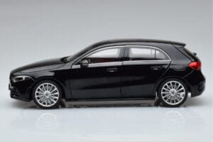 Mercedes A-Class W177 AMG Line Norev 1:18 183861 Metaal — afbeelding 4 van 7