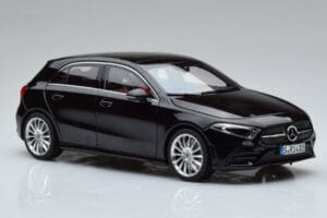 Mercedes A-Class W177 AMG Line Norev 1:18 183861 Metaal — afbeelding 5 van 7