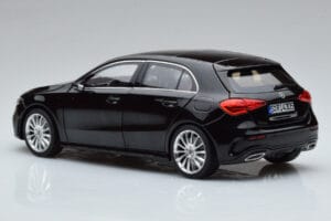 Mercedes A-Class W177 AMG Line Norev 1:18 183861 Metaal — afbeelding 6 van 7