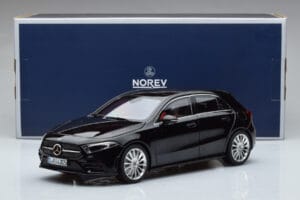 Mercedes A-Class W177 AMG Line Norev 1:18 183861 Metaal — afbeelding 7 van 7