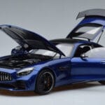 Mercedes AMG GT R C190 Briljantblauw AUTOart 1:18 76334 Metaal - image 2 of 7