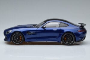 Mercedes AMG GT R C190 Briljantblauw AUTOart 1:18 76334 Metaal — afbeelding 4 van 7