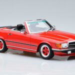 Mercedes AMG SL500 R107 Rood Otto 1:18 - image 4 of 6