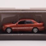 Mercedes C-Class W202 C220 Oranje Metallic Dealer Edition Minichamps 1:43 - image 4 of 4