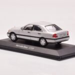 Mercedes C-Class W202 C220 Zilver Minichamps 1:43 - image 3 of 4