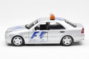 Mercedes C-Class W202 AMG Medical Car F1 1997 UT Models 1:18 26106 Metaal — afbeelding 3 van 6