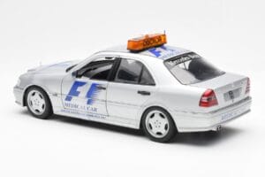 Mercedes C-Class W202 AMG Medical Car F1 1997 UT Models 1:18 26106 Metaal — afbeelding 5 van 6