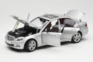 Mercedes C-Class W204 Avantgarde Zilver AUTOart 1:18 B66962368 Metaal — afbeelding 2 van 8