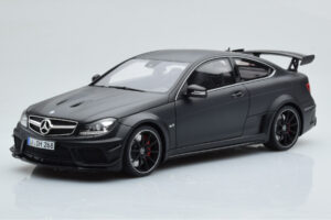 Mercedes C63 AMG W204 Black Series Mat Zwart GT Spirit 1:18