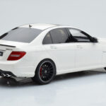 Mercedes C63 AMG W204 Wit GT Spirit 1:18 - image 2 of 6