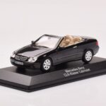 Mercedes CLK A209 Cabriolet Obsidian Zwart Metallic Minichamps 1:43 - image 2 of 4