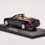 Mercedes CLK A209 Cabriolet Obsidian Zwart Metallic Minichamps 1:43 - image 3 of 4
