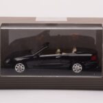 Mercedes CLK A209 Cabriolet Obsidian Zwart Metallic Minichamps 1:43 - image 4 of 4
