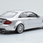 Mercedes CLK63 AMG C209 Coupe Zilver Otto 1:18 - image 2 of 6
