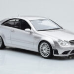 Mercedes CLK63 AMG C209 Coupe Zilver Otto 1:18 - image 4 of 6