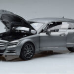 Mercedes CLS Shooting Brake X218 Alanite Grijs Norev 1:18 - image 2 of 7