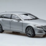 Mercedes CLS Shooting Brake X218 Alanite Grijs Norev 1:18 - image 5 of 7