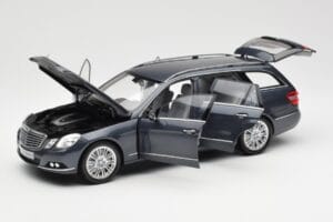 Mercedes E-Class S212 T-Model Tenorit Grijs Metallic Minichamps 1:18 B66962447 Metaal — afbeelding 2 van 8
