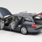 Mercedes E-Class S212 T-Model Tenorit Grijs Metallic Minichamps 1:18 B66962447 - image 5 of 8