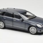 Mercedes E-Class S212 T-Model Tenorit Grijs Metallic Minichamps 1:18 B66962447 - image 6 of 8