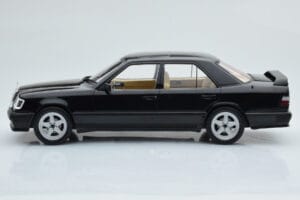 Mercedes E-Class W124 Tuning Zwart MCG 1:18 MCG18341 Metaal — afbeelding 3 van 6