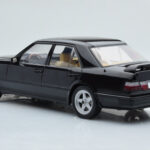 Mercedes E-Class W124 Tuning Zwart MCG 1:18 - image 5 of 6
