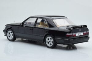 Mercedes E-Class W124 Tuning Zwart MCG 1:18 MCG18341 Metaal — afbeelding 5 van 6