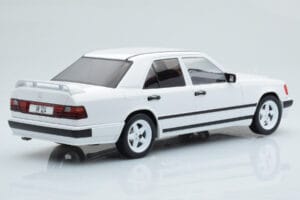 Mercedes E-Class W124 Tuning Wit MCG 1:18 MCG18343 Metaal — afbeelding 2 van 6