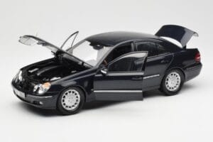 Mercedes E-Class W211 Blauw Metallic Kyosho 1:18 B66962147 Metaal — afbeelding 2 van 8