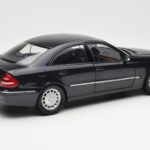 Mercedes E-Class W211 Blauw Metallic Kyosho 1:18 B66962147 - image 3 of 8