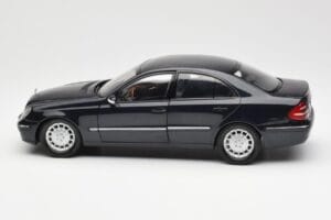 Mercedes E-Class W211 Blauw Metallic Kyosho 1:18 B66962147 Metaal — afbeelding 4 van 8
