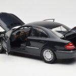 Mercedes E-Class W211 Blauw Metallic Kyosho 1:18 B66962147 - image 5 of 8