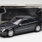 Mercedes E-Class W211 Blauw Metallic Kyosho 1:18 B66962147 - image 8 of 8