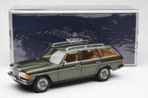 Mercedes 230T W123 T-Model Groen Metallic Norev 1:18 183730 Metaal — afbeelding 8 van 8