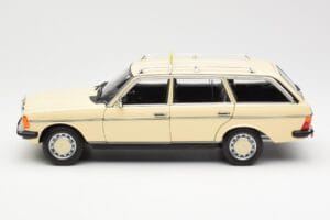 Mercedes 230T W123 T-Model Taxi Norev 1:18 183731 Metaal — afbeelding 4 van 8