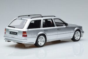 Mercedes E36 AMG S124 Zilver Otto 1:18 OT889 Hars — afbeelding 2 van 6