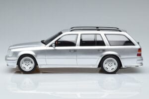 Mercedes E36 AMG S124 Zilver Otto 1:18 OT889 Hars — afbeelding 3 van 6