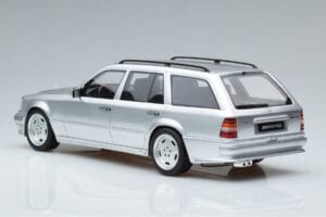 Mercedes E36 AMG S124 Zilver Otto 1:18 OT889 Hars — afbeelding 5 van 6