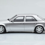 Mercedes E500 W124 Zilver Otto 1:18 - image 3 of 6