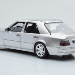 Mercedes E500 W124 Zilver Otto 1:18 - image 5 of 6