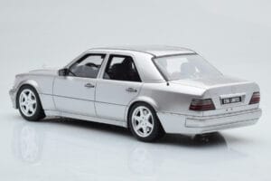 Mercedes E500 W124 Zilver Otto 1:18 OT623 Hars — afbeelding 5 van 6