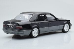 Mercedes E60 AMG W124 Zwart Otto 1:18 OT131 Hars — afbeelding 2 van 6