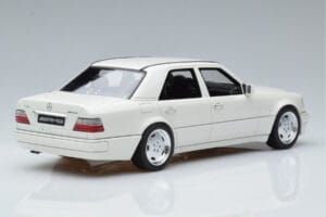 Mercedes E60 AMG W124 Wit Otto 1:18 B66040640 Hars — afbeelding 2 van 6