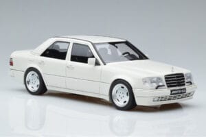 Mercedes E60 AMG W124 Wit Otto 1:18 B66040640 Hars — afbeelding 4 van 6